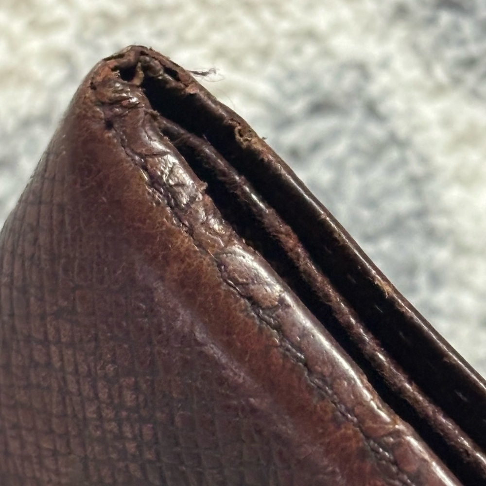 Louis Vuitton men's bifold taiga dark brown leather wallet - Picture 11 of 16